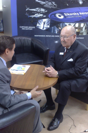 стара фотографія на меморіалу Сікорського